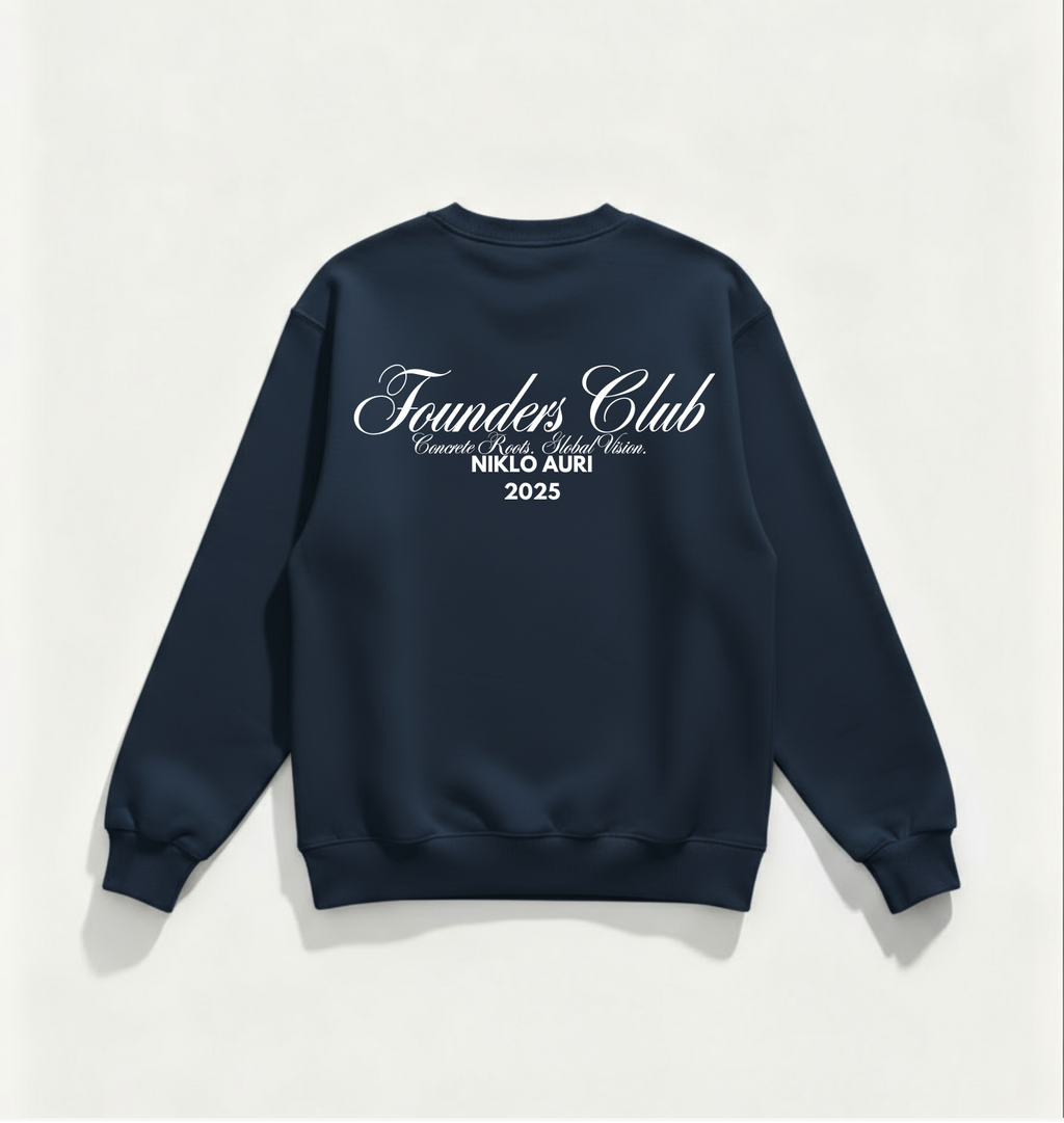 „Founders Club Sweater in Navy – weißer Script Backprint 2025.