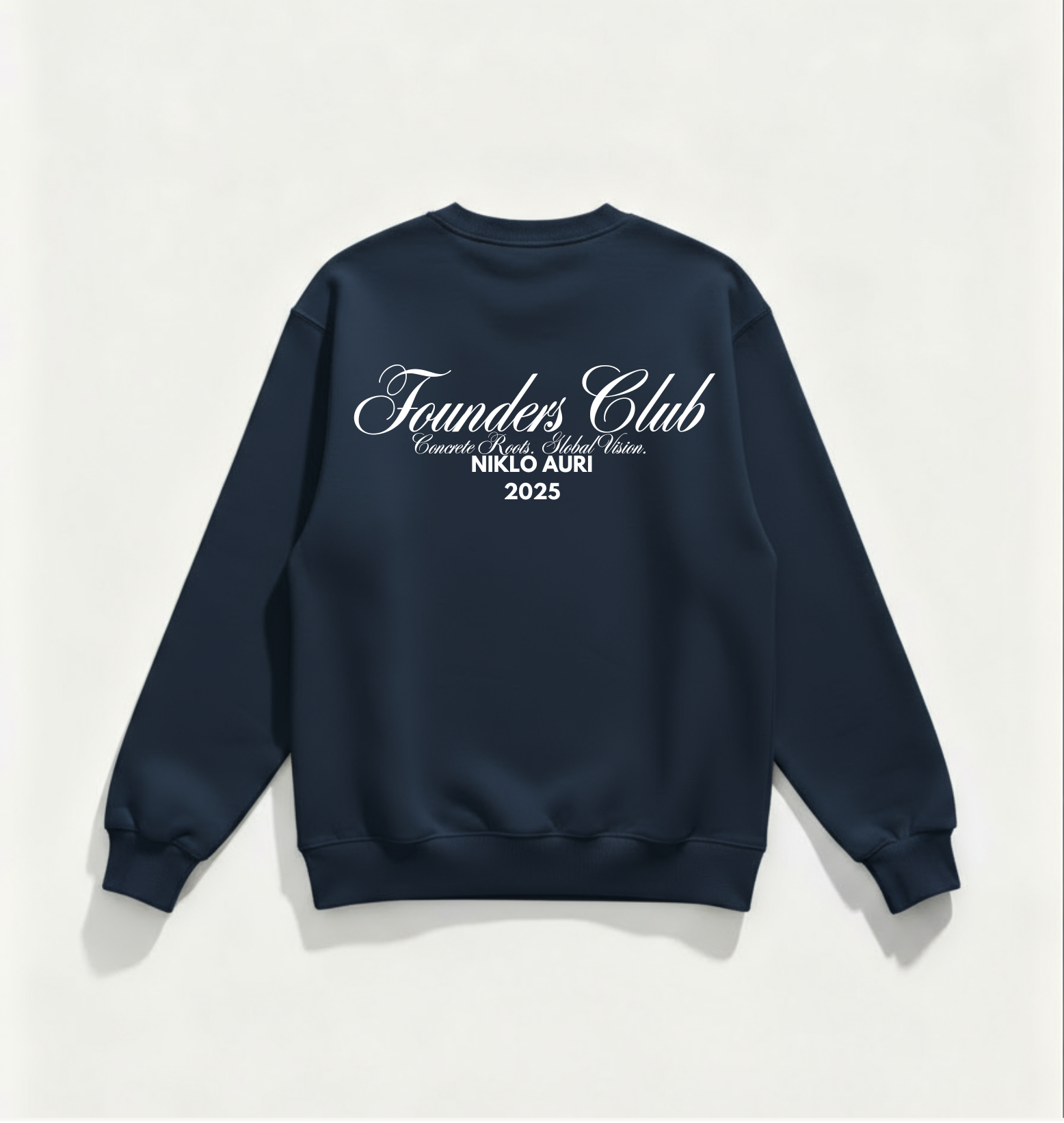 „Founders Club Sweater in Navy – weißer Script Backprint 2025.