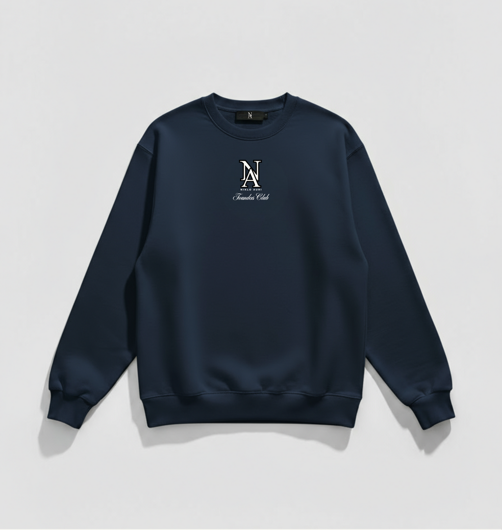 „French Navy Niklo Auri Sweater mit NA Monogramm – Members Club Edition.“