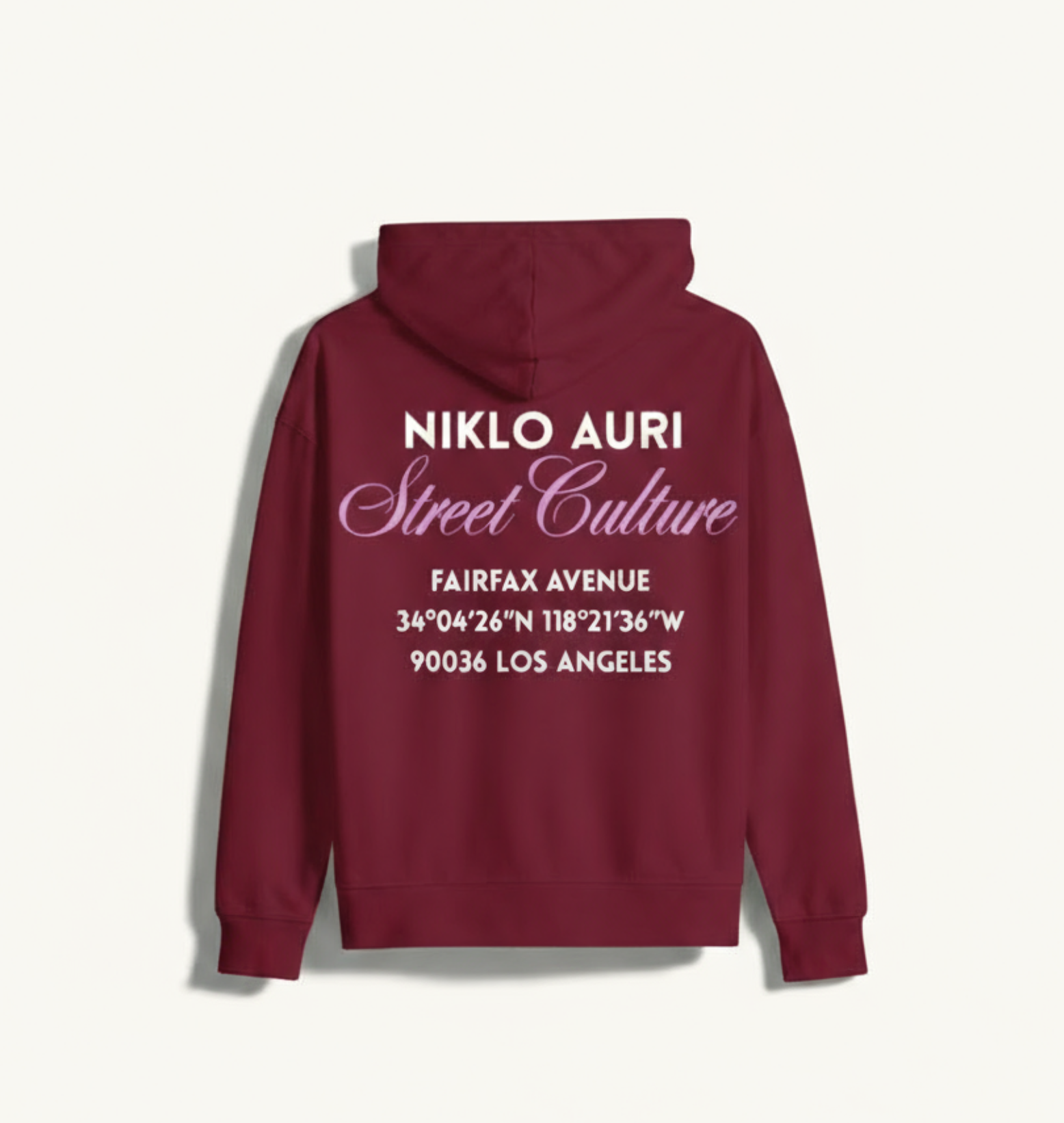 „Niklo Auri Street Culture Hoodie – Maroon Hoodie mit Fairfax Avenue Backprint, Los Angeles.“