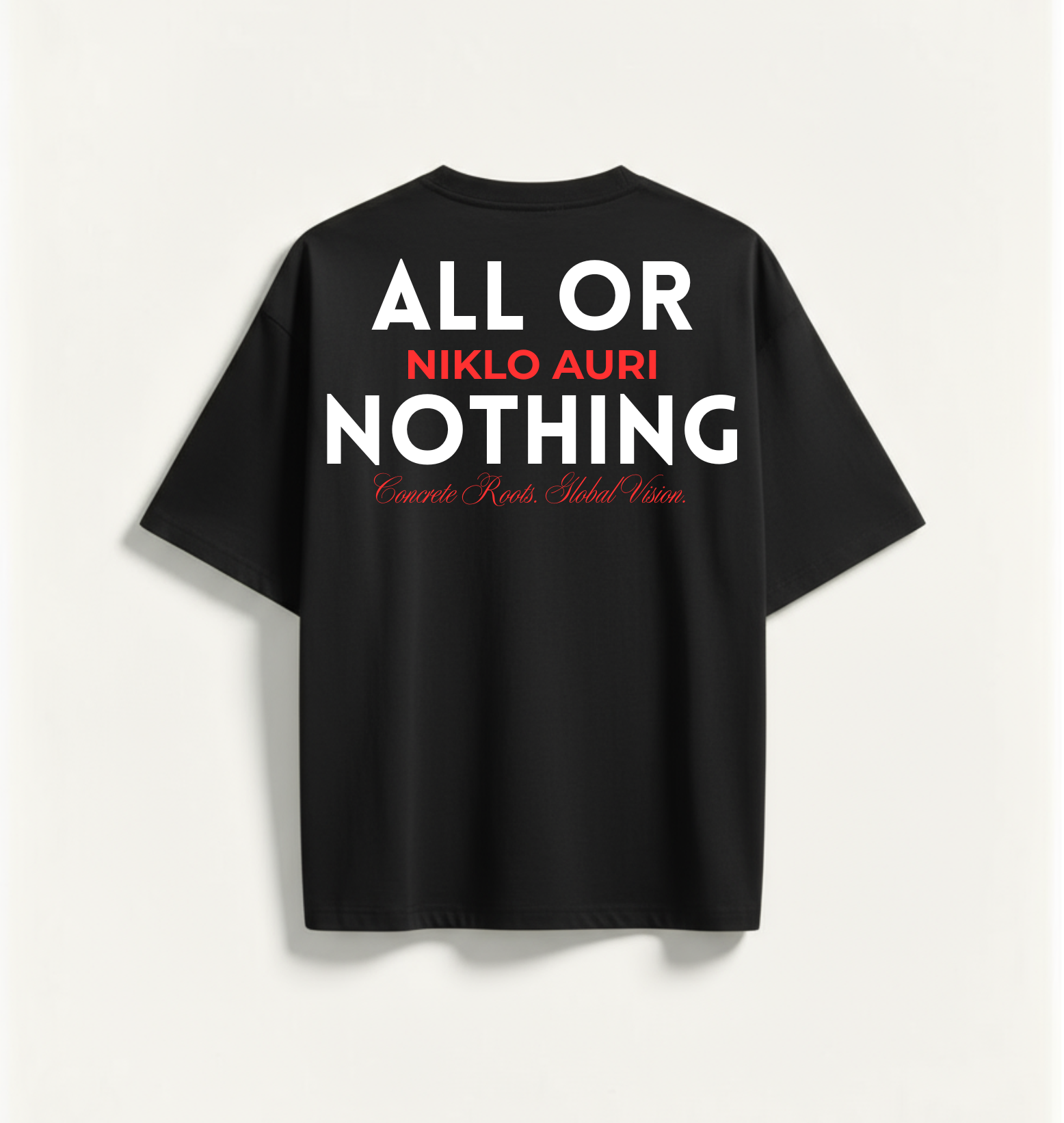„Niklo Auri ALL OR NOTHING Tee in Schwarz – großer Weiß-Rot Backprint.“
