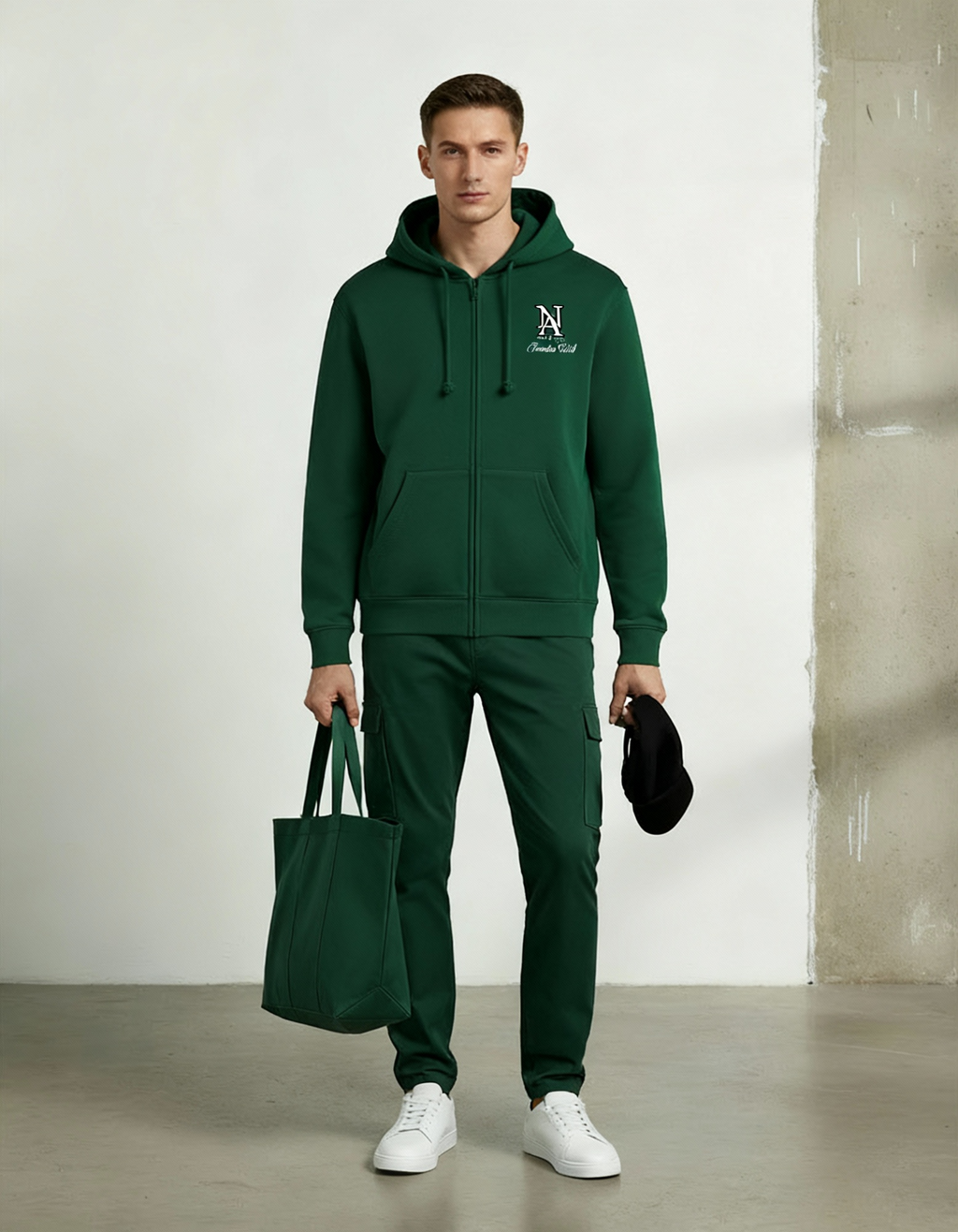 „Model trägt den Forest Green Founders Club Hoodie – Oversized Fit.“